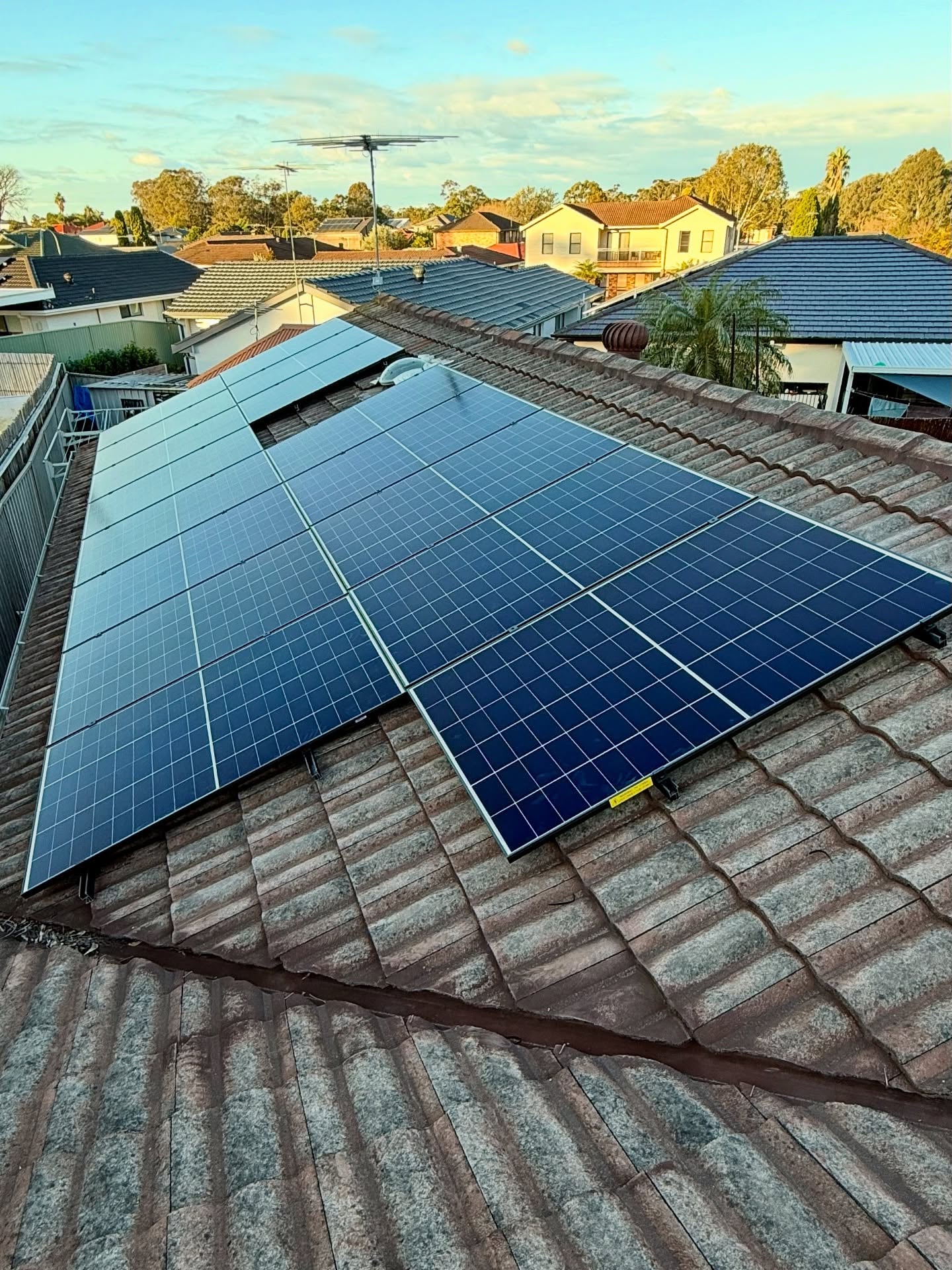 Rooftop solar array with AIKO panels